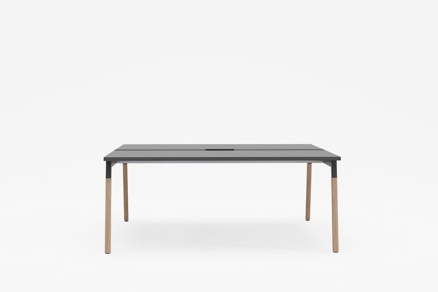 Ogi W — Table conférence pieds bois