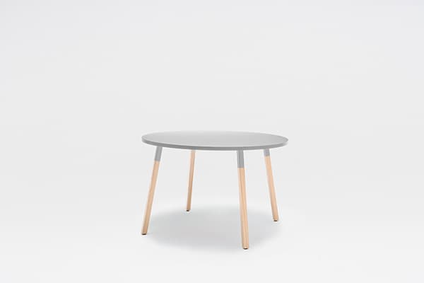 Ogi W — Table café pieds bois