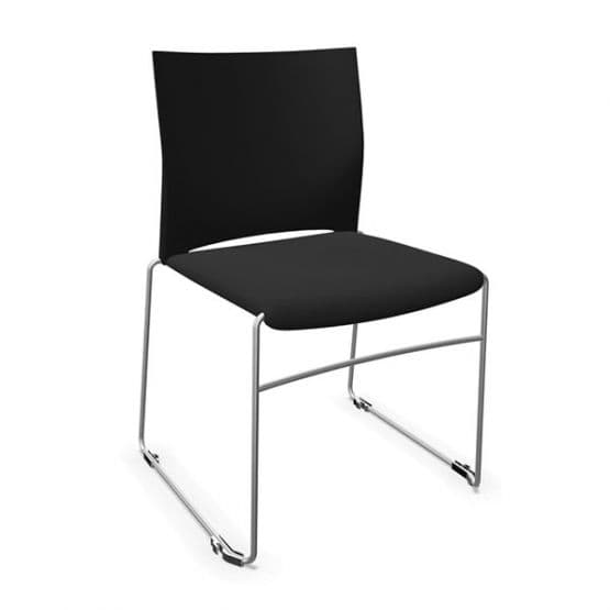 Chaise piètement traineau Jill assise tapissée