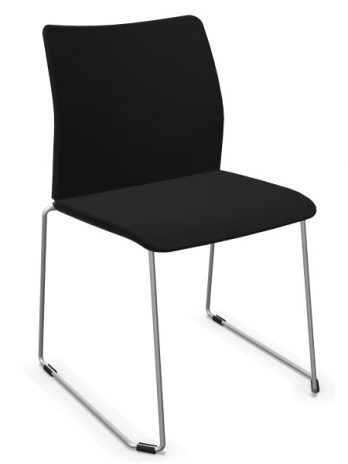 Chaise piètement traineau Adela tapissée